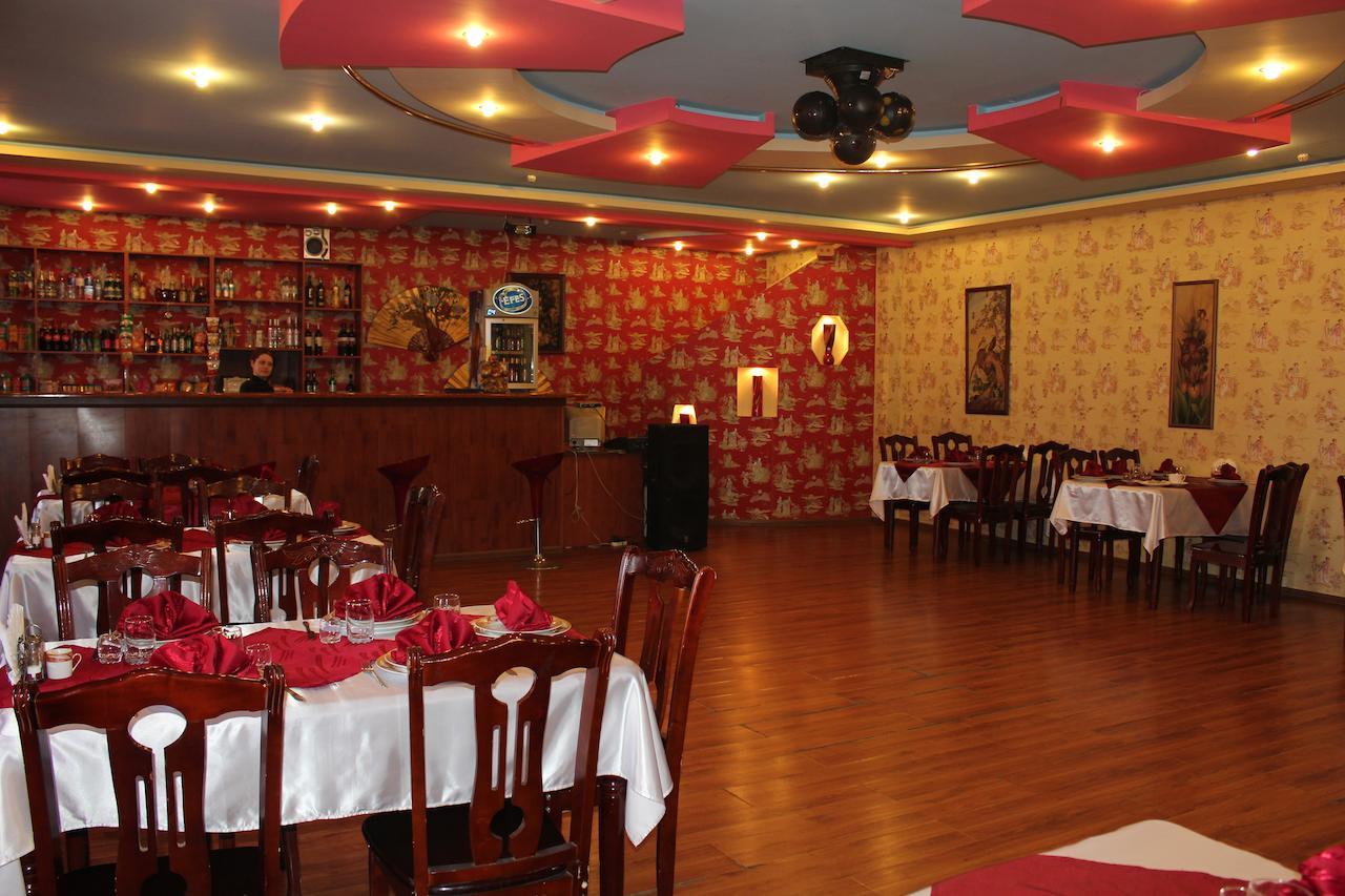 Pekin Hotel Temirtau Екстер'єр фото