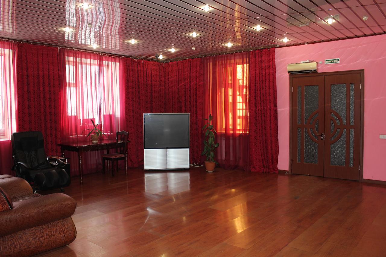 Pekin Hotel Temirtau Екстер'єр фото